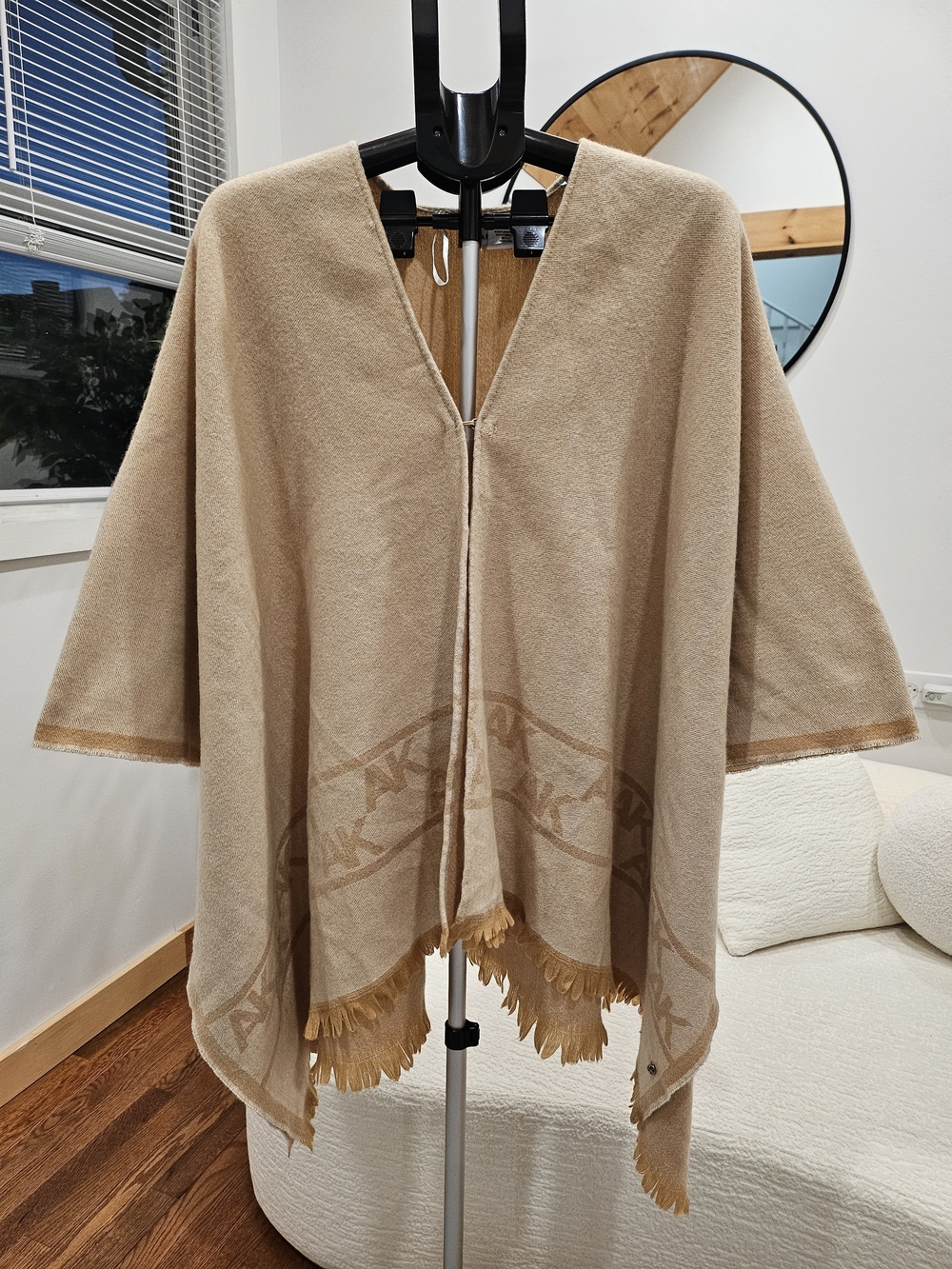 Ruana / Poncho Tejido Jacquard - Anne Klein (Talla Única)